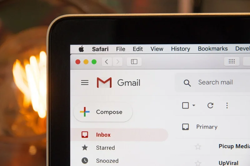 Как да интегрирате имейл в Google Docs