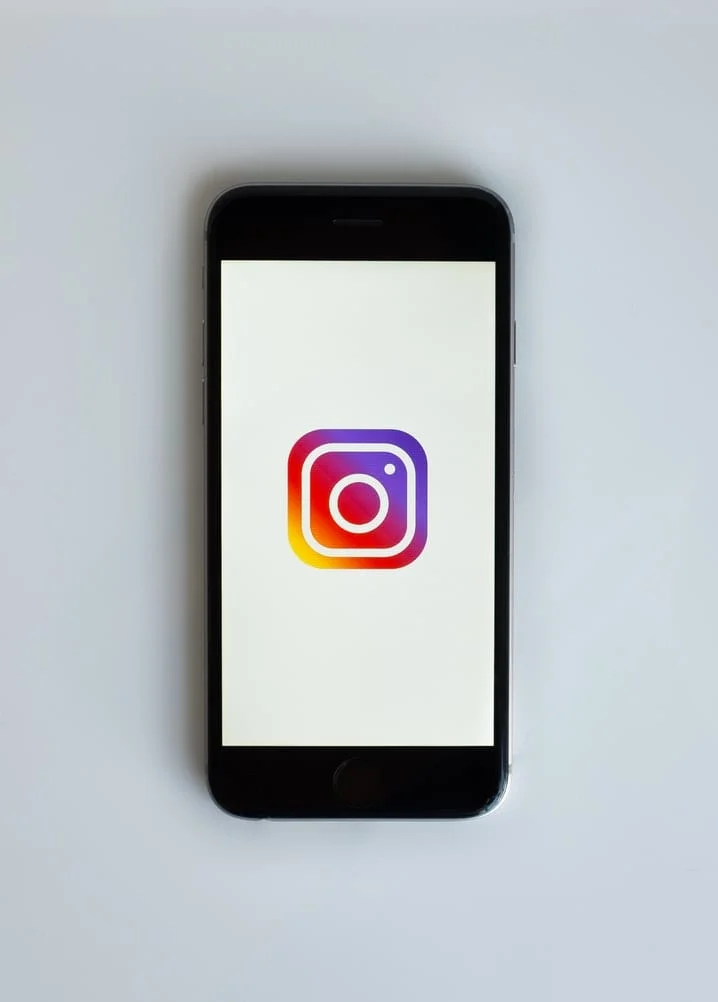 Как да групирате чат с множество потребители на Instagram