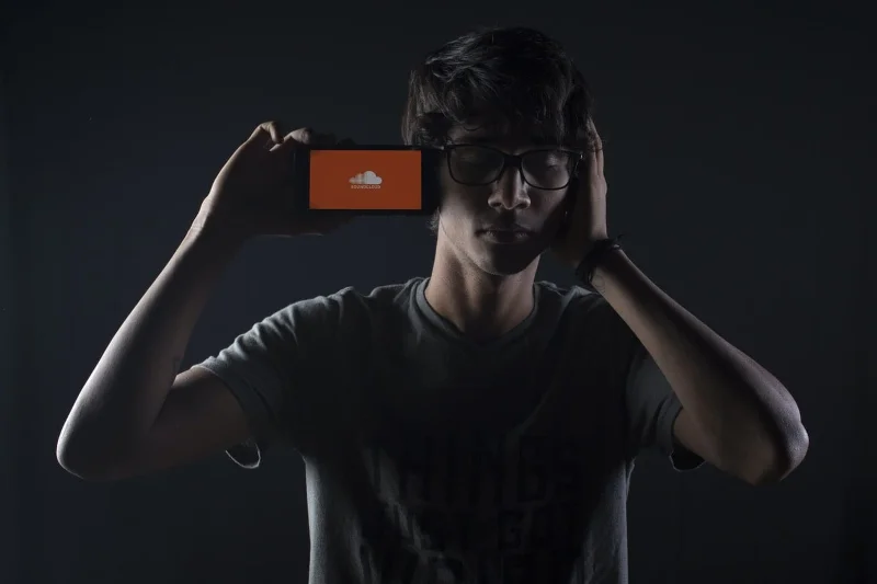 Að sækja SoundCloud lög á iPhone