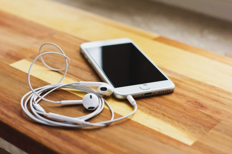 Nejlepší způsoby, jak vyčistit port iPhone