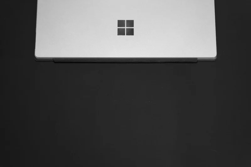 Odstraňování problémů se sluchátky Microsoft Surface Earbuds
