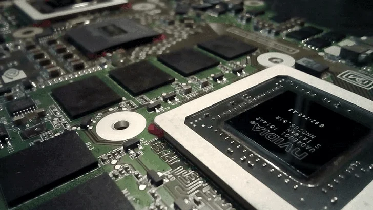 Jaký je rozdíl mezi CPU a GPU?