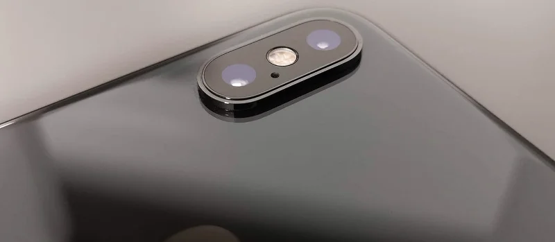 Proč mají moderní mobilní telefony více objektivů fotoaparátu?