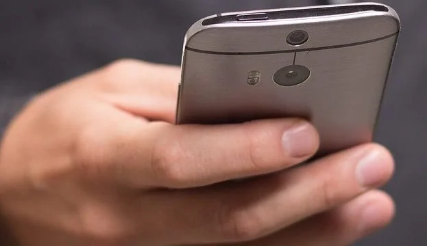 Коригиране на телефонното обаждане с Android отива направо към гласовата поща