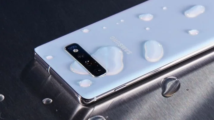 Правете екранни снимки на Galaxy S10 и S10e