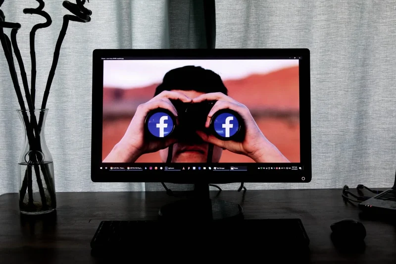 Hvernig á að koma í veg fyrir að Facebook vinur horfi á myndir