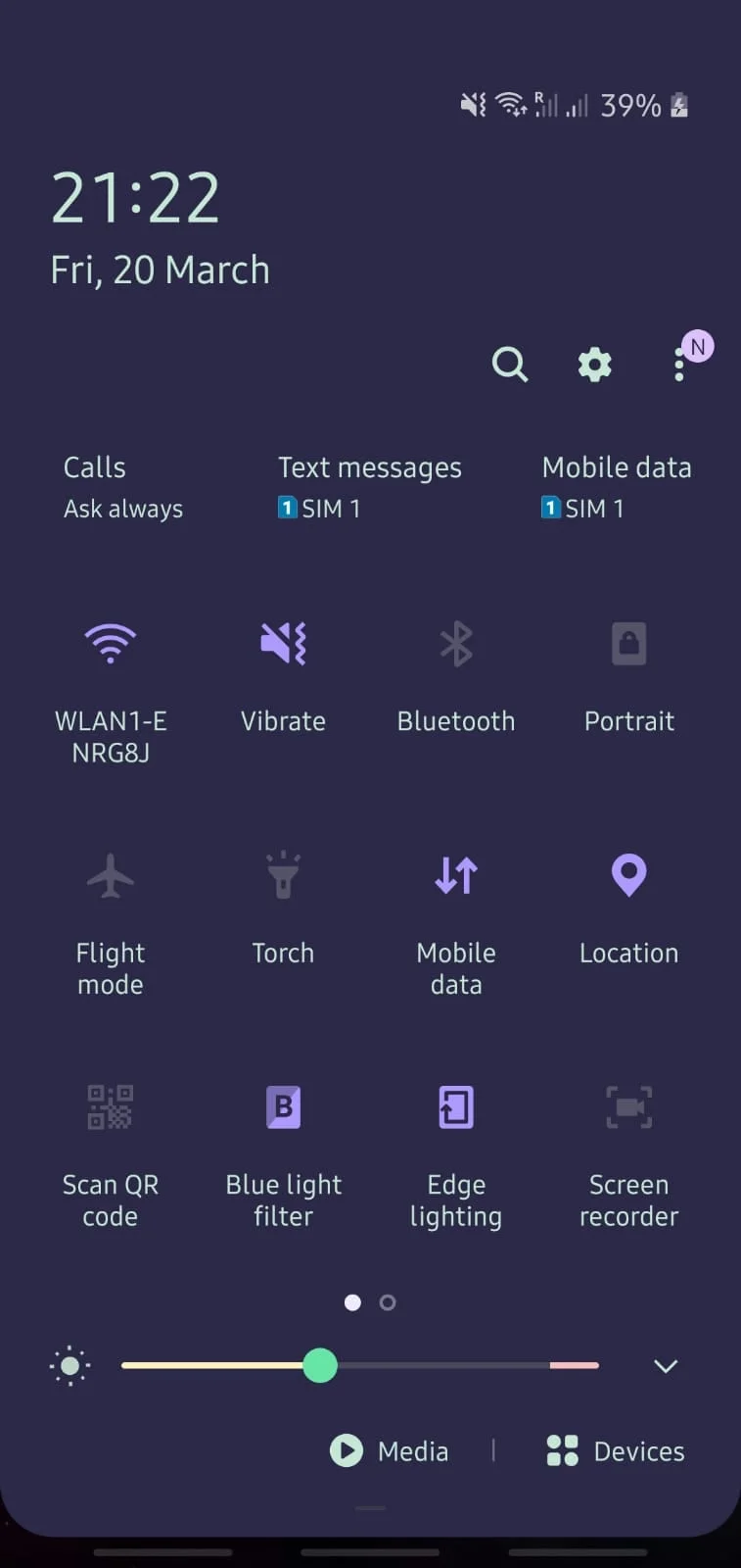 Galaxy S10e: Включете фенерчето