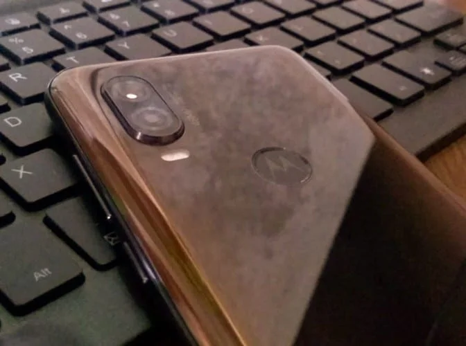 Как да нулирате смартфон Motorola One Vision