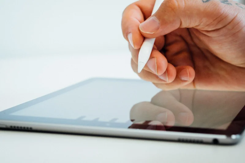 S Pen ve srovnání s Apple Pencil