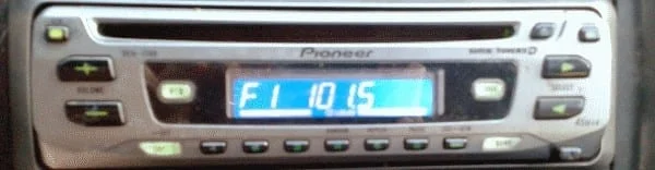 Pioneer DEH-1700: Jak nastavit hodiny
