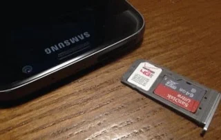 Как да извадите тавата за SIM/SD карта на Samsung Galaxy S9