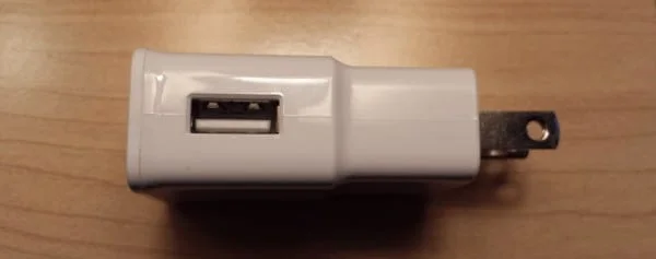 Vil enhver oplader fungere med min telefon eller tablet?