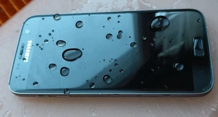 Absolutně nejlepší způsob, jak vysušit mokrý telefon