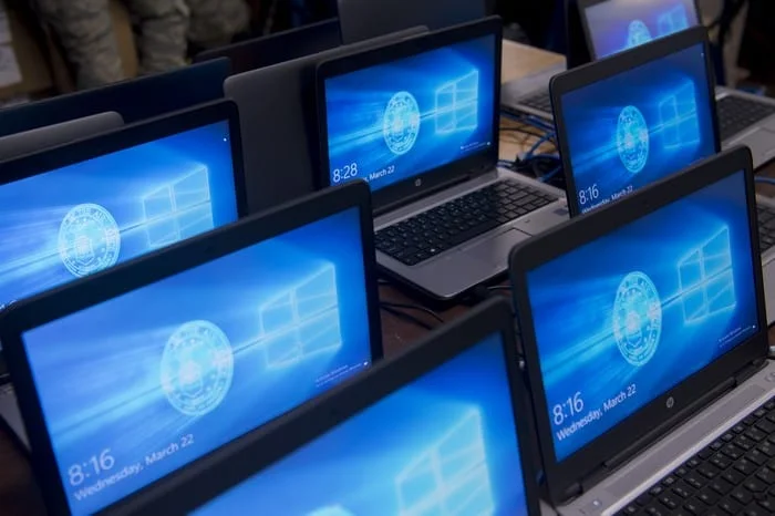 A Cortana zárolási képernyő kikapcsolása a Windows 10 rendszerben