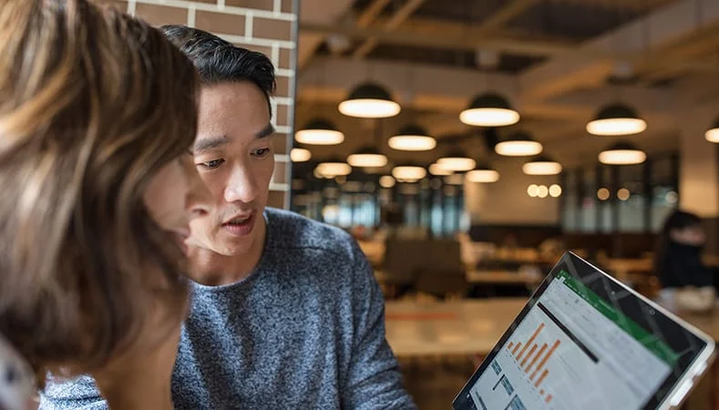 Jak chatovat se Skypem v Office pro web