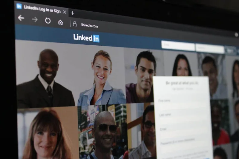 Hledat práci? Zde je návod, jak hledat práci pomocí LinkedIn
