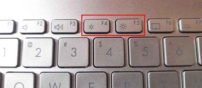 Úprava jasu pomocí klávesnice