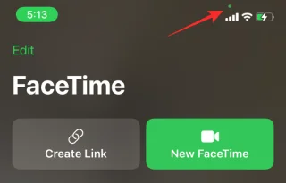 Co je to žlutá tečka na ikoně mého fotoaparátu?
