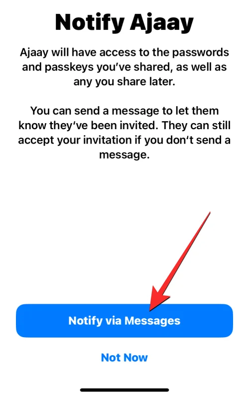 A jelszavak biztonságos megosztása a családdal az iPhone készüléken iOS 17 rendszeren