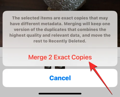 Az ismétlődő fényképek egyesítése iPhone-on