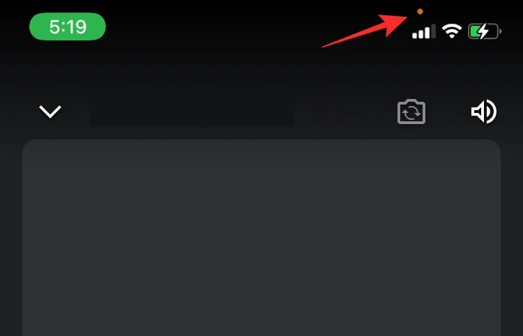 Mi az a sárga pont a fényképezőgépem ikonján?