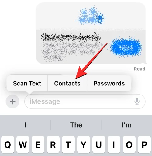 Névjegyek és jelszavak beszúrása közvetlenül az üzenetekbe az iPhone készüléken iOS 17 rendszeren