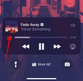 Hvordan få fullskjerm musikklåseskjerm på iOS 16