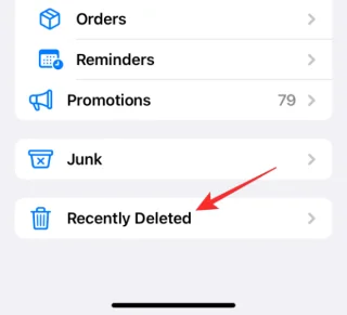 Opphever sletting av en melding på iMessage den?