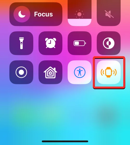 Slik pinger du Apple Watch fra kontrollsenteret på iPhone med iOS 17