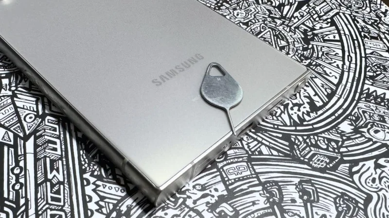 Galaxy S24: Jak vložit SIM kartu