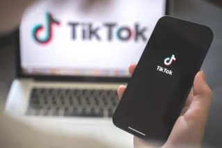 Proč TikTok neustále padá? 9 způsobů, jak opravit