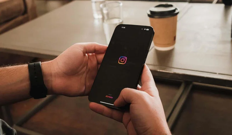 Как (косвено) да изключите прочетените разписки в Instagram