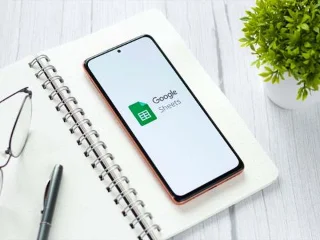 Как да подредите по азбучен ред в Google Таблици (мобилни и компютърни)