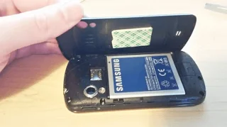 Защо Android устройството ми се рестартира случайно?
