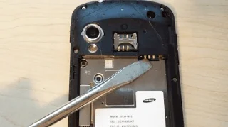Защо Android устройството ми се рестартира случайно?