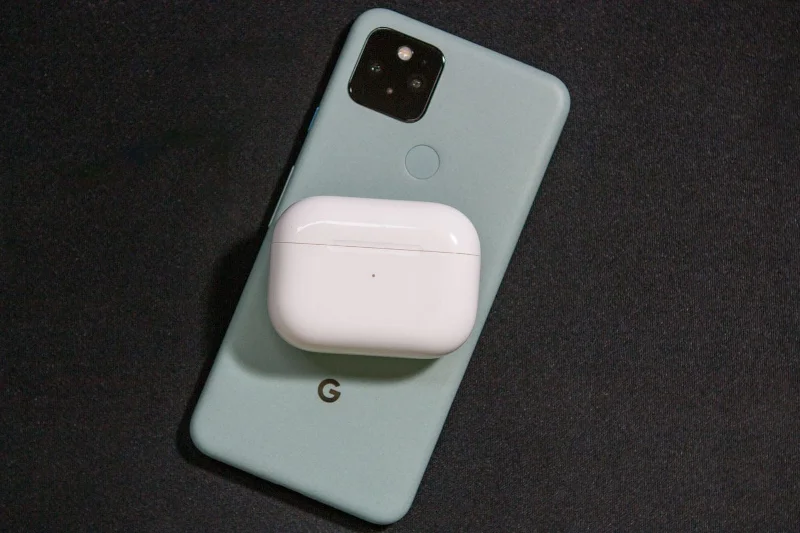 Как да използвате AirPods с телефони Samsung