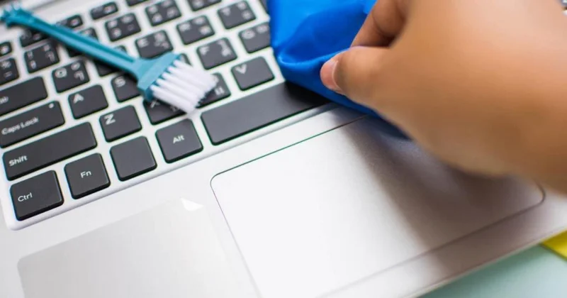 Συμβουλευτική για τον κορωνοϊό: Ένας πλήρης οδηγός για το πώς να καθαρίσετε τα gadget σας