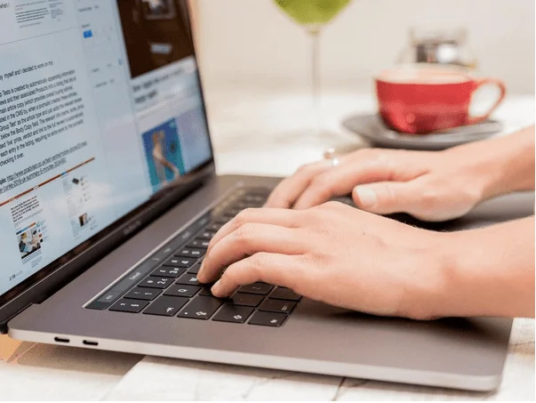 Jak opravit problém „Klávesnice MacBooku nefunguje“