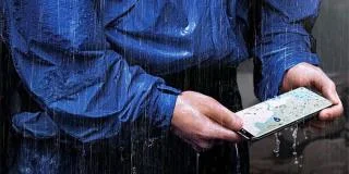 Какво всъщност означава да имаш водоустойчив телефон