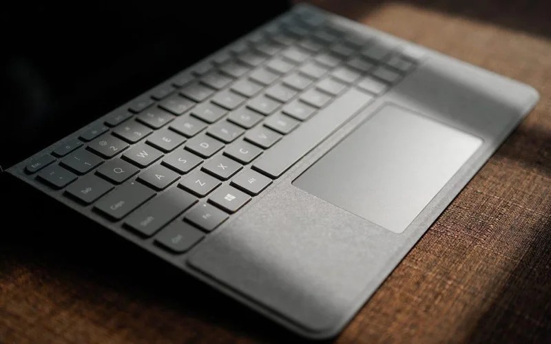 Detaljeret sammenligning: Microsoft Surface Go vs Apple iPad Air (2021) Detaljeret sammenligning: Microsoft Surface Go vs Apple iPad Air (2021)