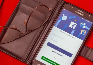 Бързи хакове за това как да печелите пари във Facebook