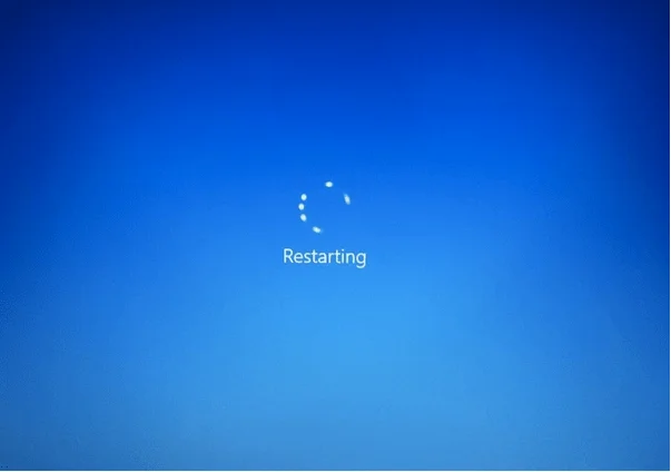 A számítógép véletlenszerű újraindításával kapcsolatos problémák megoldása
