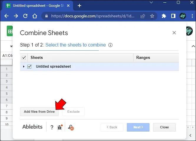 Slik slår du sammen faner i Google Sheets
