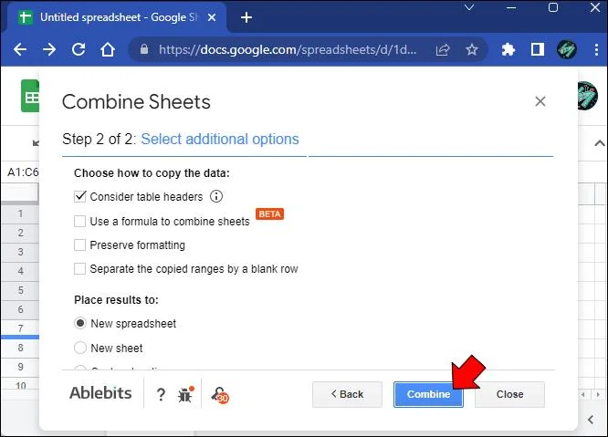 Slik slår du sammen faner i Google Sheets
