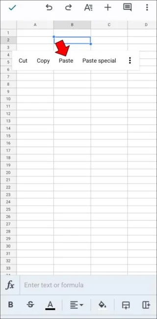 Slik slår du sammen faner i Google Sheets