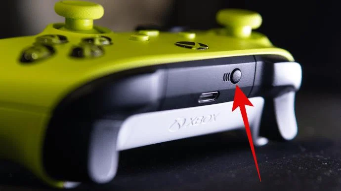 Как да свържете Xbox контролер към Xbox