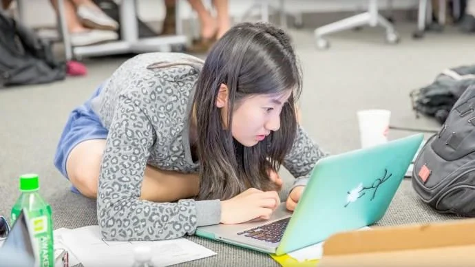 CS50: Вътре в най-елитния компютърен курс в света