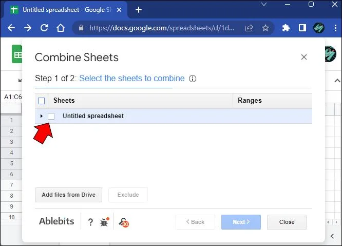 Slik slår du sammen faner i Google Sheets