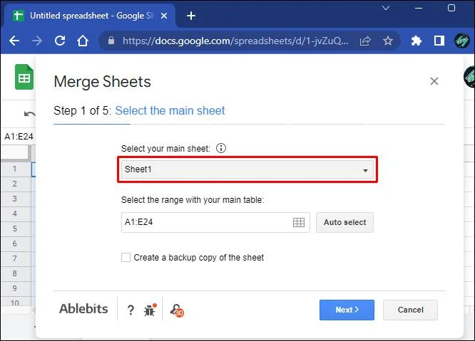 Slik slår du sammen faner i Google Sheets