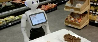 Το σούπερ μάρκετ αποσύρει τον Fabio The Robot μετά από μια εβδομάδα με έρποντες ανθρώπους έξω